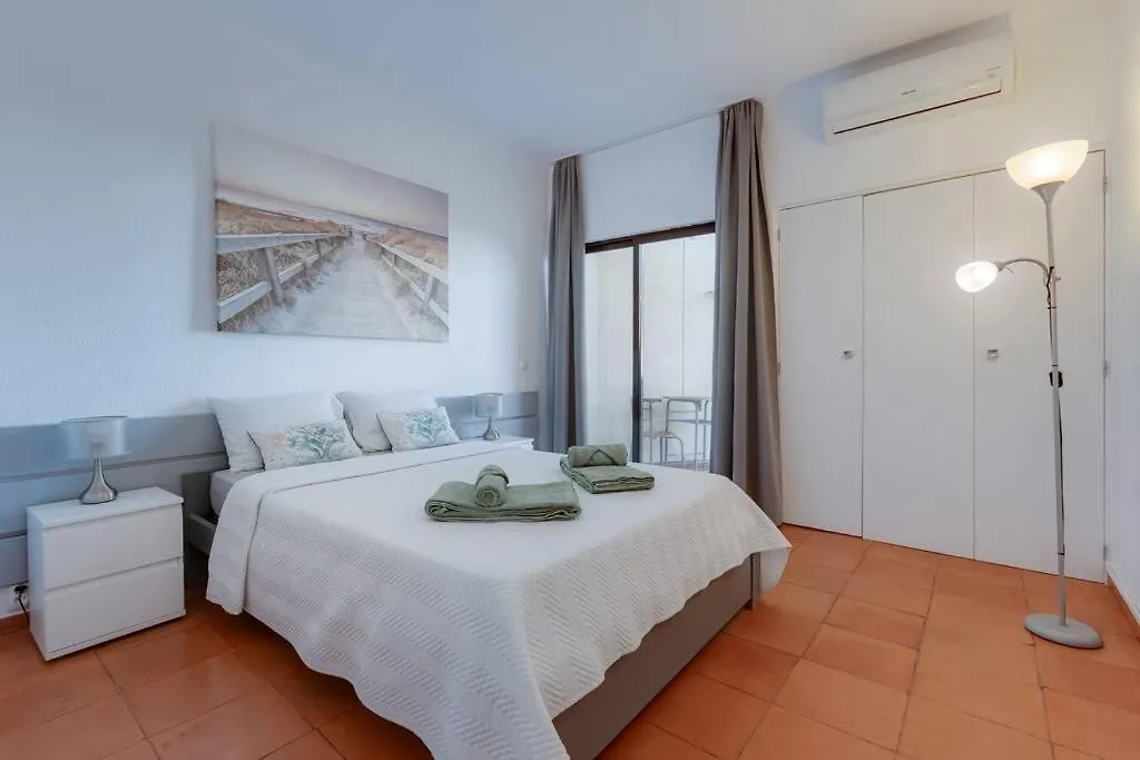 Vila Magna - Apart Com Ac, Renovado Para 4 Com Vista Piscina Em Albufeira Apartment